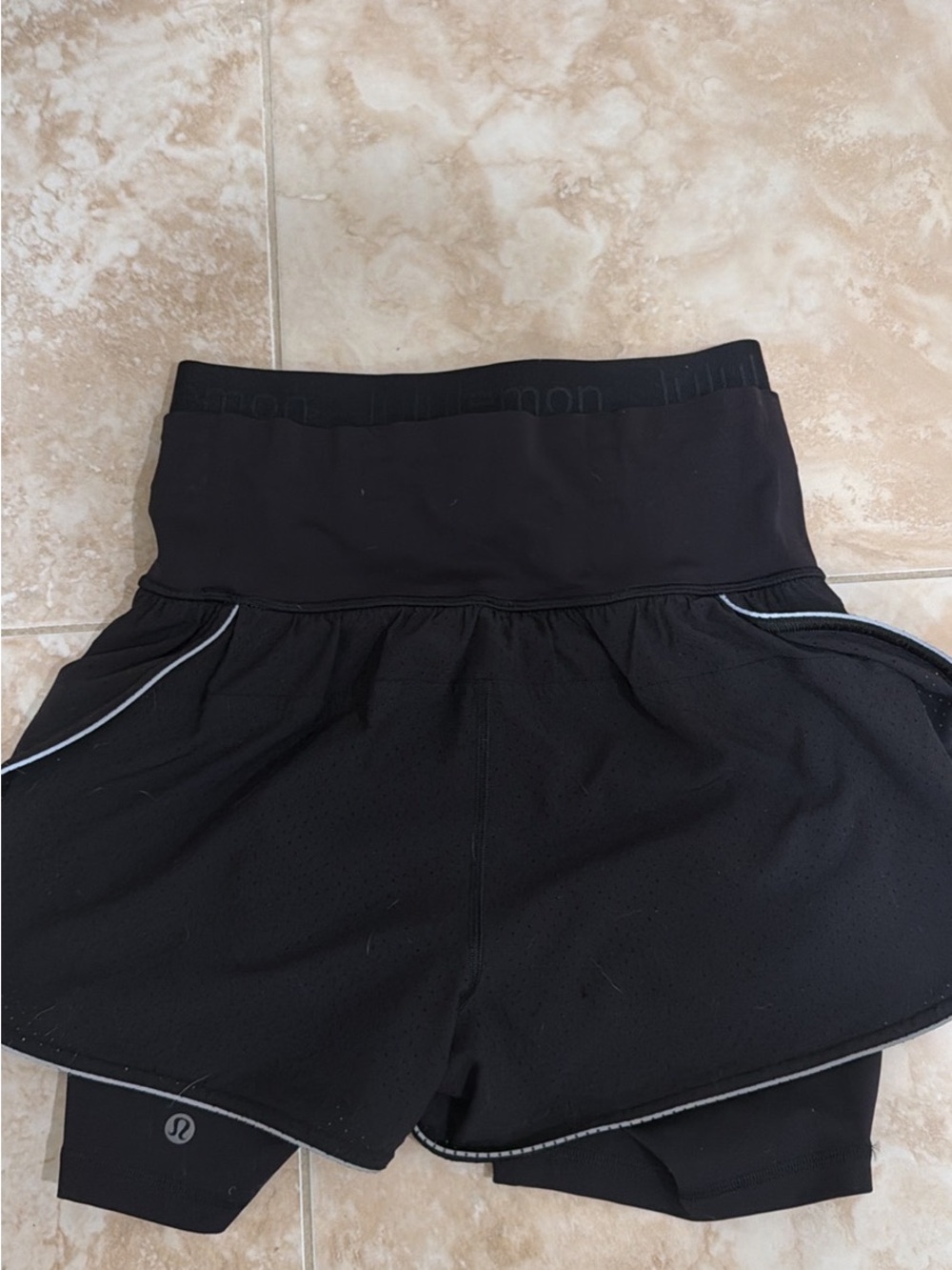 Lululemon 2 in 1 fast and free black biker shorts size 6 - Picture 3 of 6